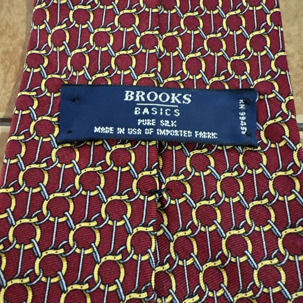 BROOKS BROTHER Basics 100%‎ Silk Red Gold Chain Link Tie USA Made